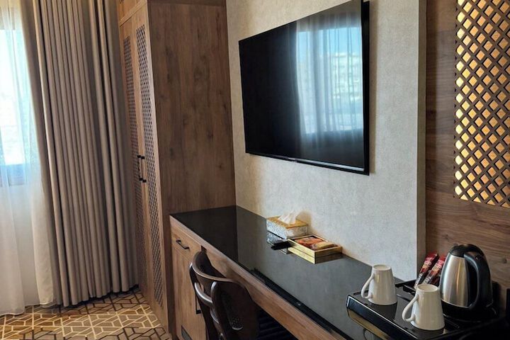 Room 5 of 20