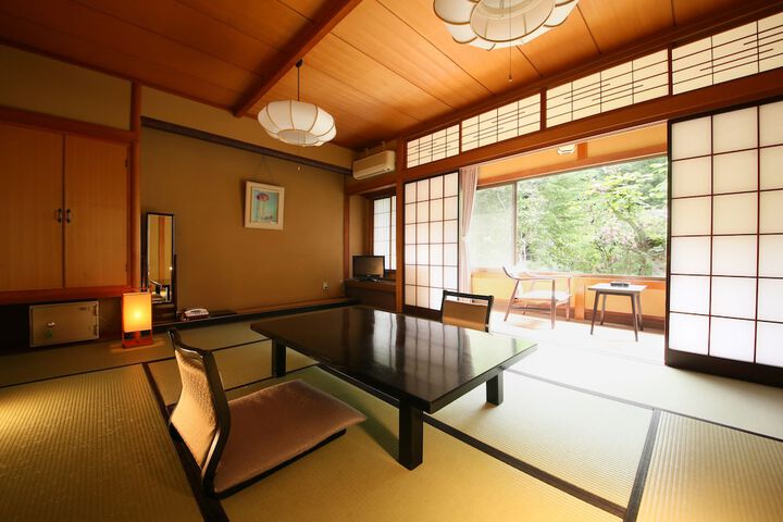 Room 18 of 107