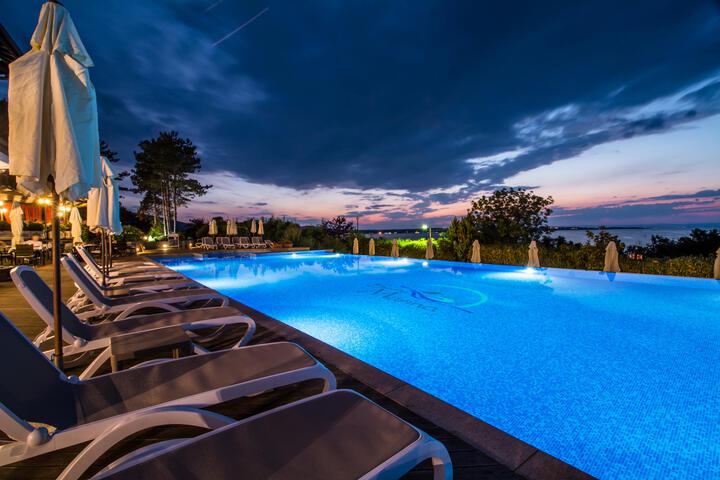 Pool 12 of 78