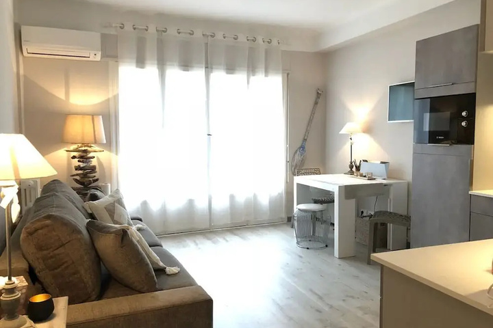 Room 5 of 10