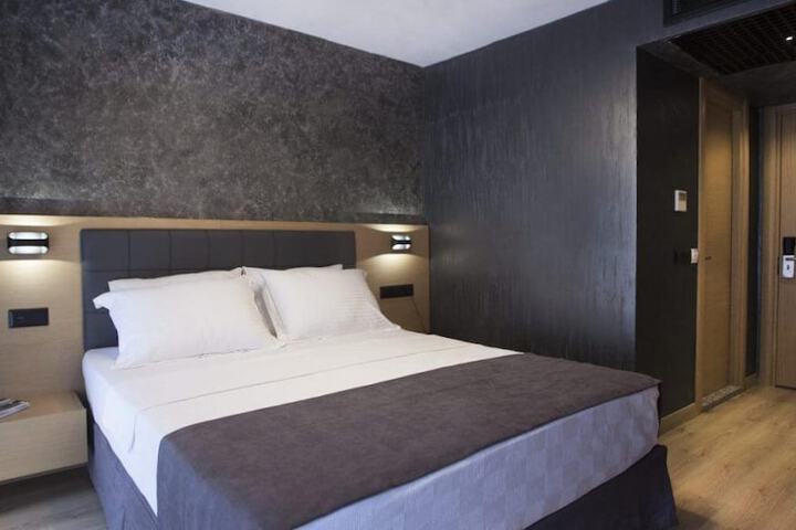Room 7 of 39