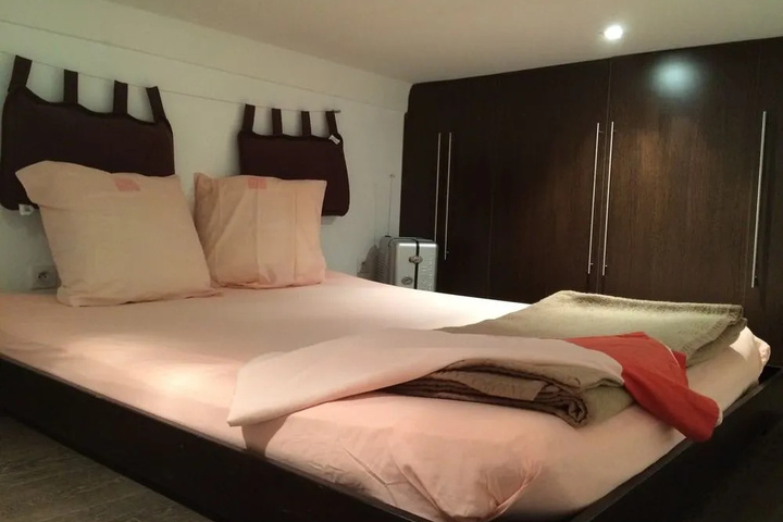 Room 4 of 10
