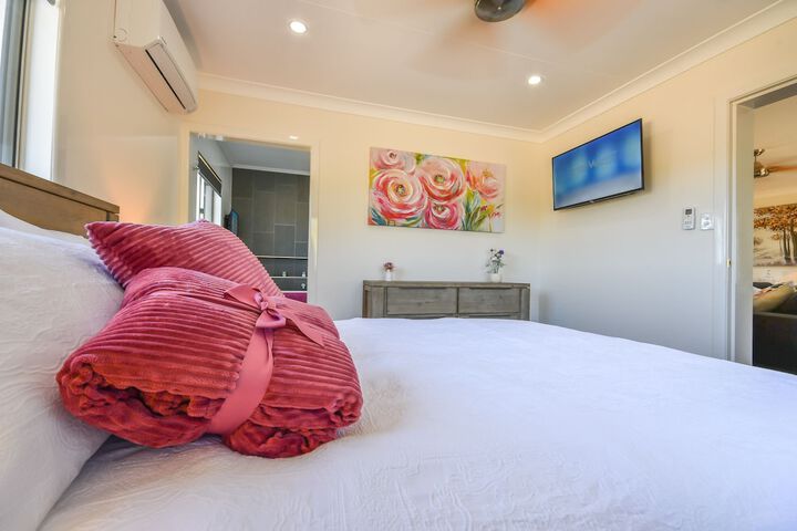 Room 4 of 12