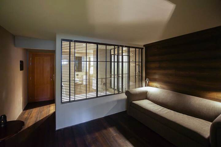 Room 4 of 98