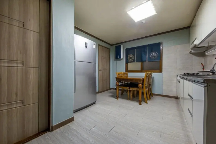 Room 4 of 13