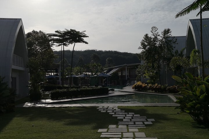 Hotel Exterior 82 of 91