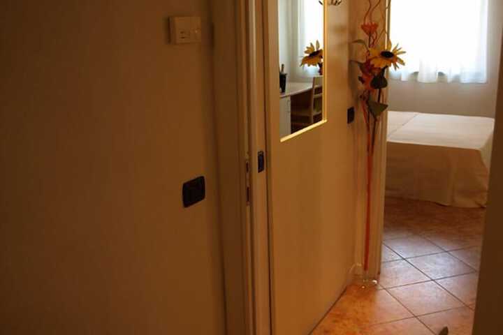 Room 13 of 42