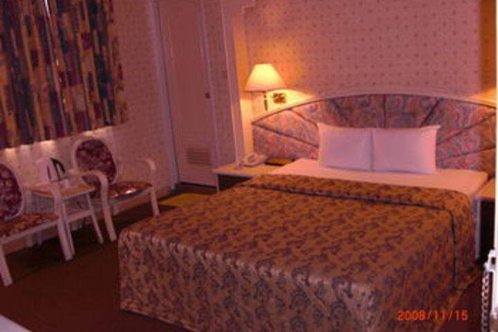 Room 4 of 14