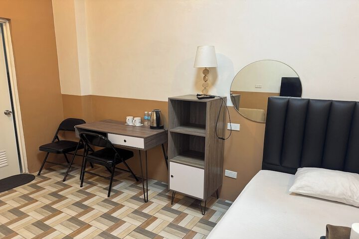 Room 2 of 32