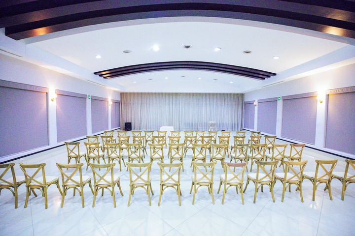 Ballroom/Hall 121 of 179