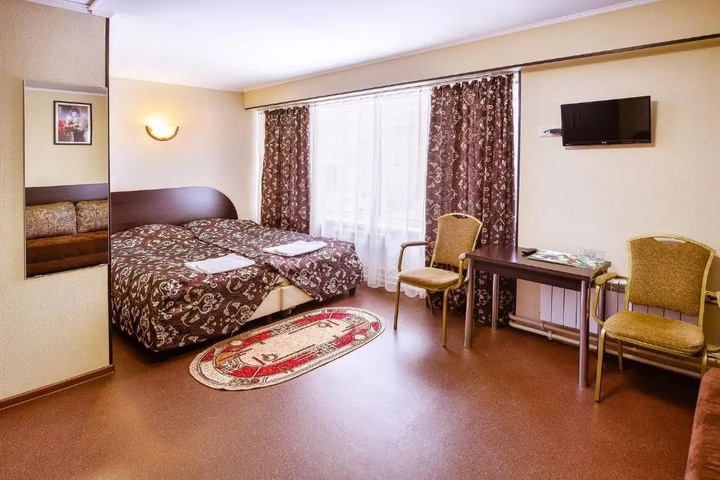 Room 6 of 13