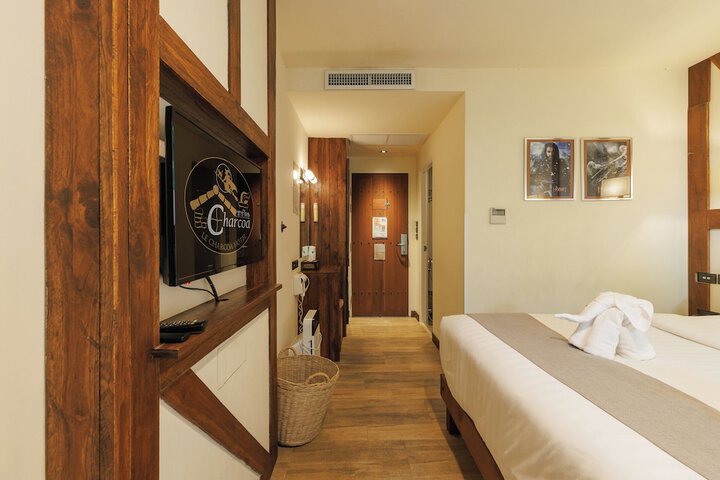 Room 73 of 193