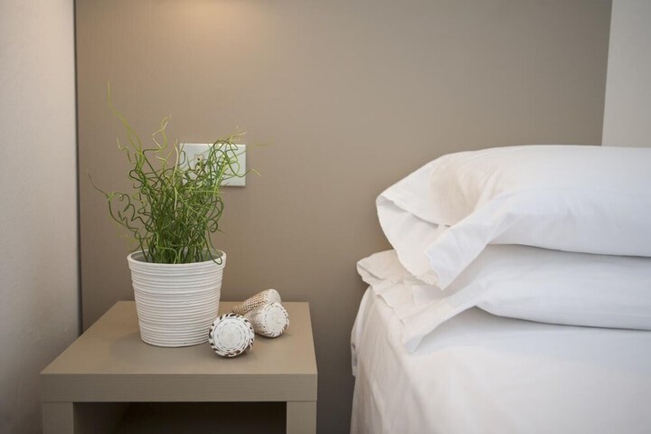 Room 4 of 44