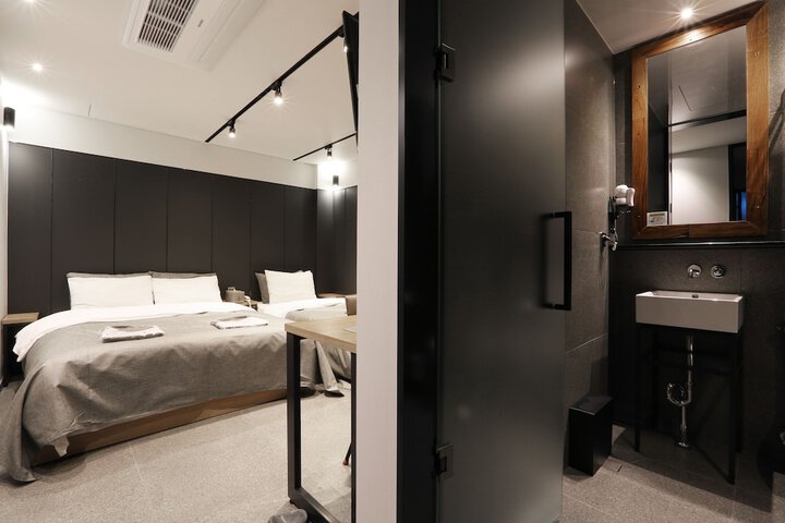 Room 7 of 44