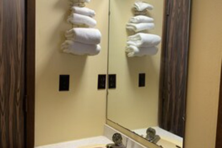 Room 2 of 10