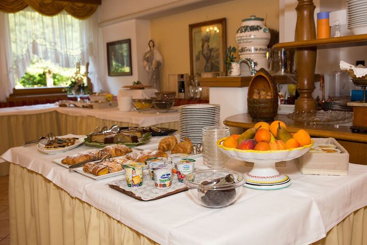 Breakfast/Coffee Service 47 of 52
