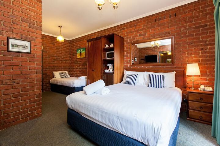 Room 12 of 28