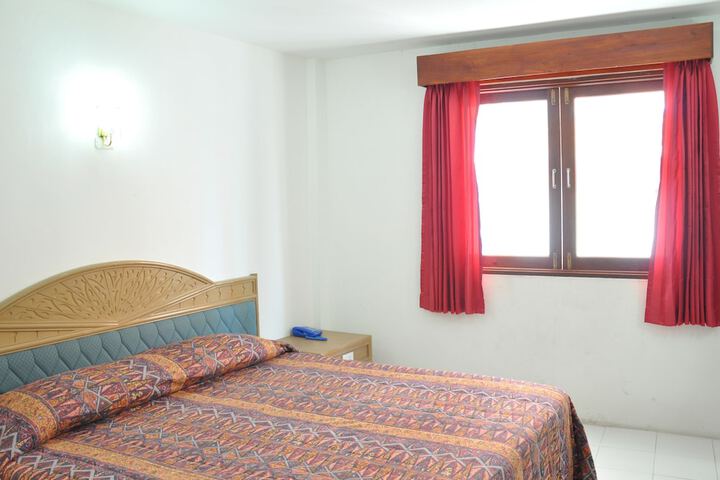Room 6 of 15