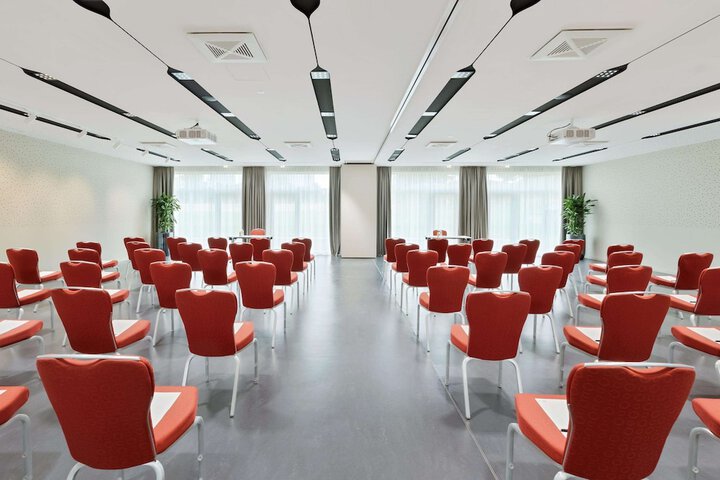 Business Center 72 of 78
