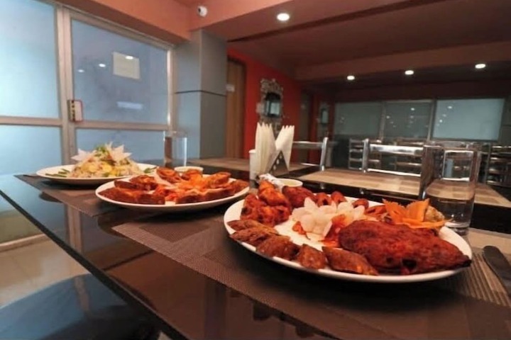 Dining 34 of 45