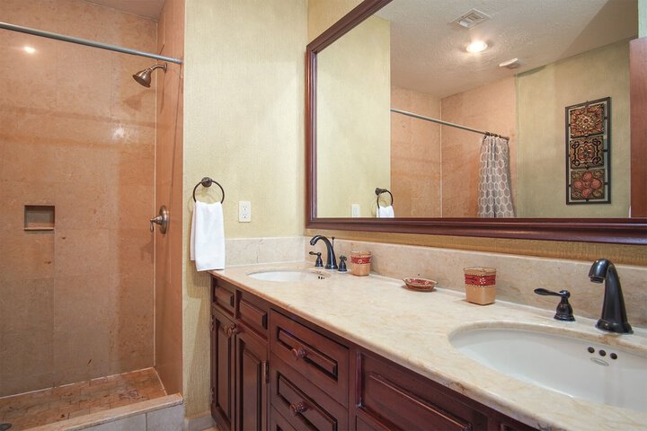 Room 472 of 599