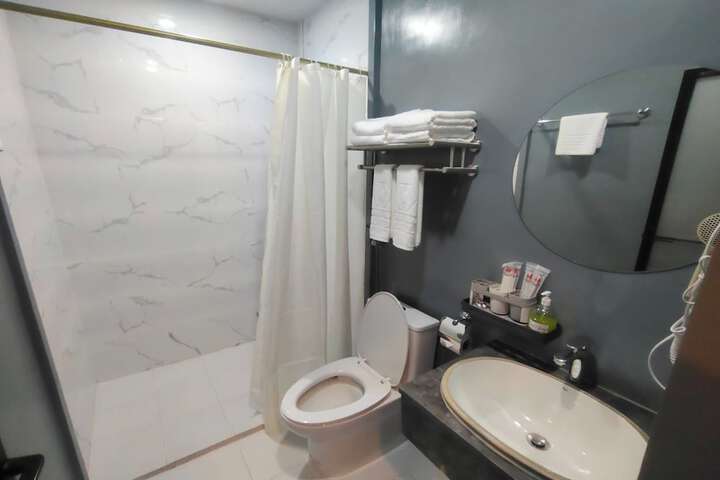 Room 28 of 45