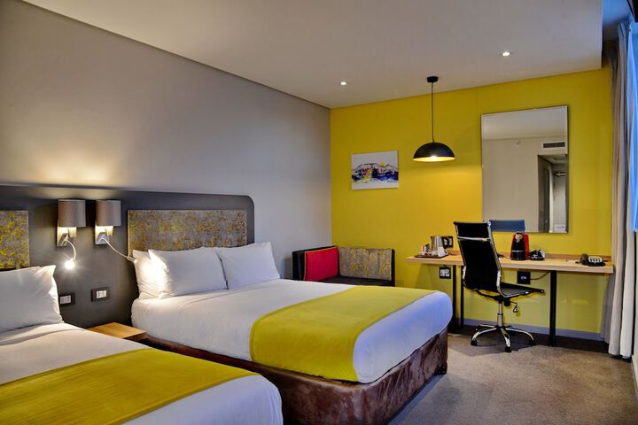 Room 14 of 76