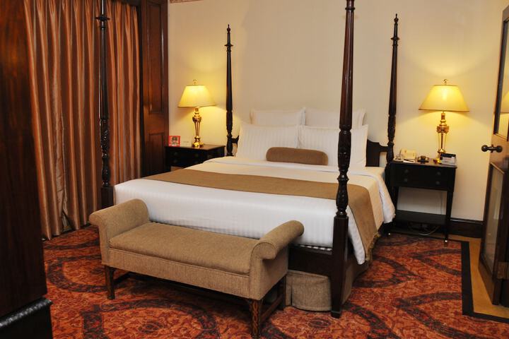 Room 12 of 80