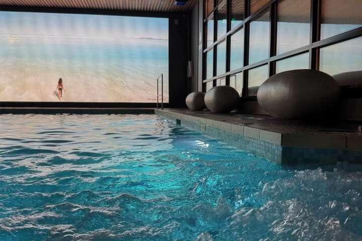 Hotel Pool