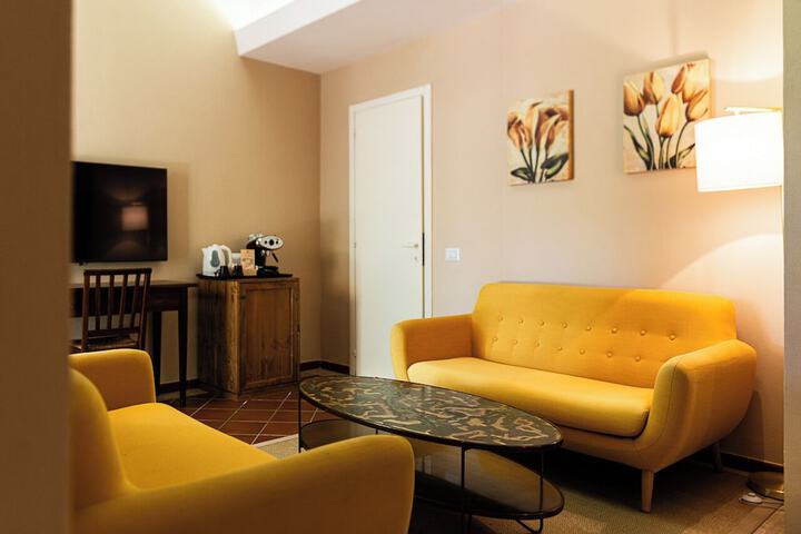 Room 15 of 48