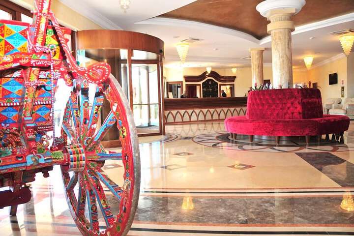 Entrance & Lobby