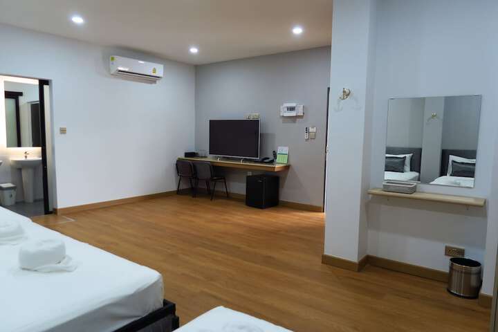 Room 4 of 74