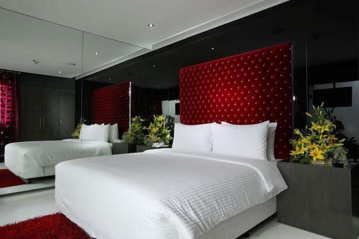 Room 8 of 28