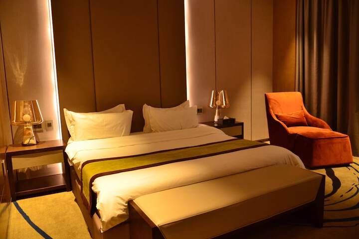 Room 15 of 36