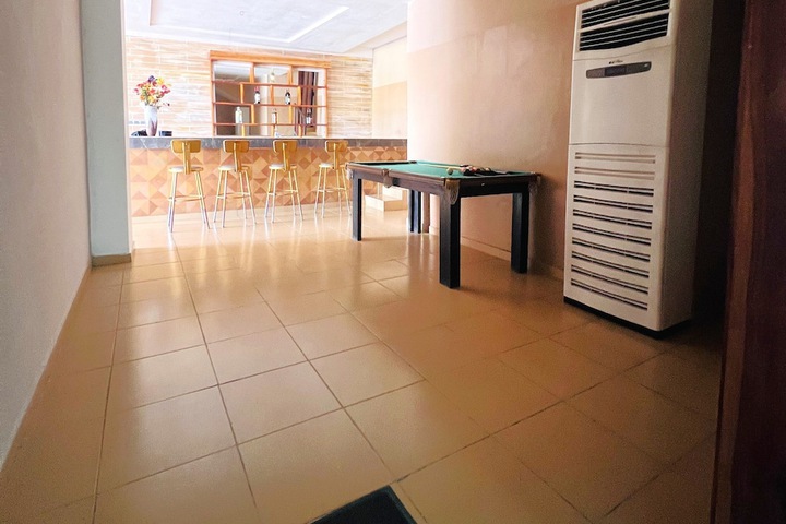 Lounge 118 of 137