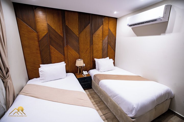 Room 8 of 183