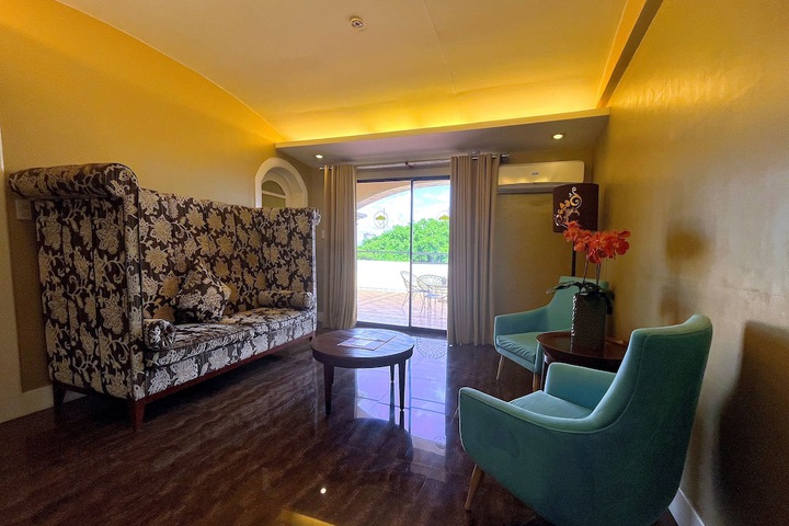 Room 12 of 26