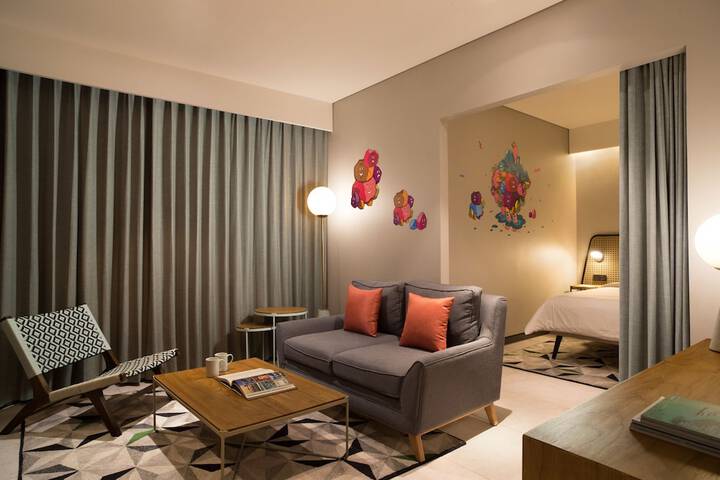 Room 9 of 32