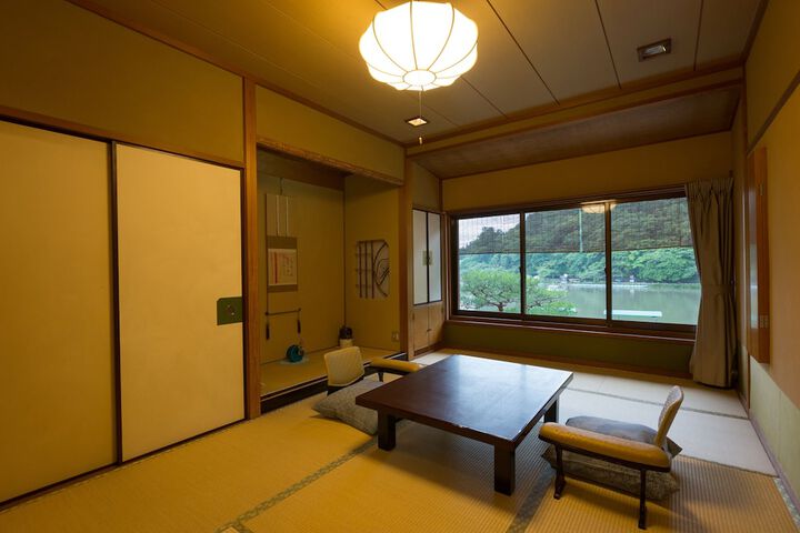 Room 10 of 99