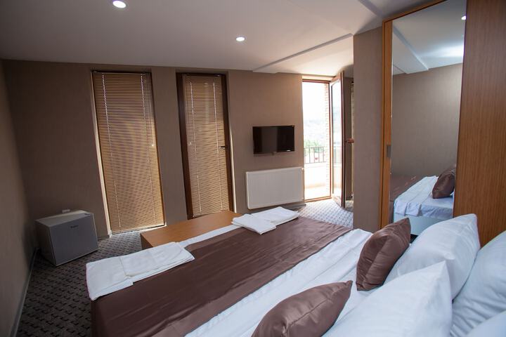 Room 4 of 45