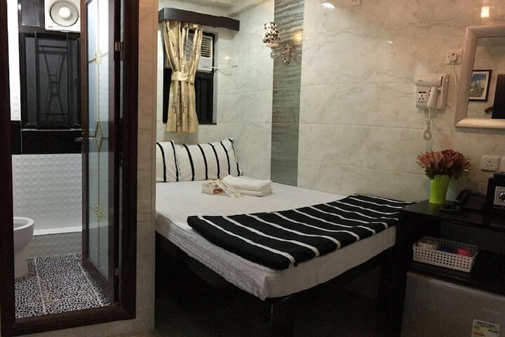 Room 28 of 48