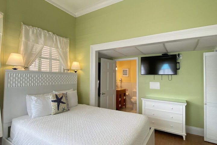 Room 18 of 159