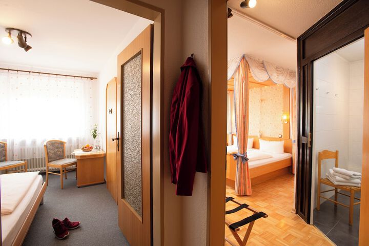 Room 10 of 48