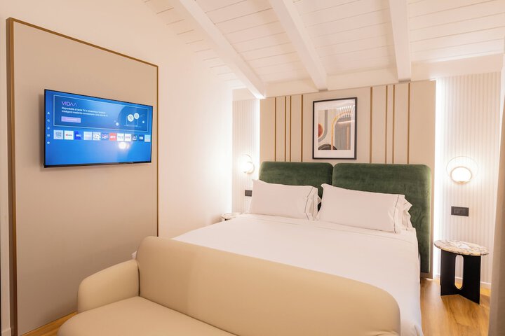Room 17 of 42