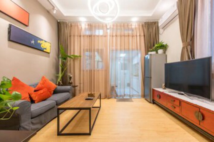 Room 8 of 11