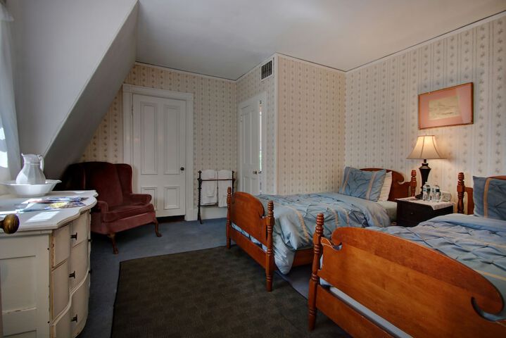 Room 194 of 408