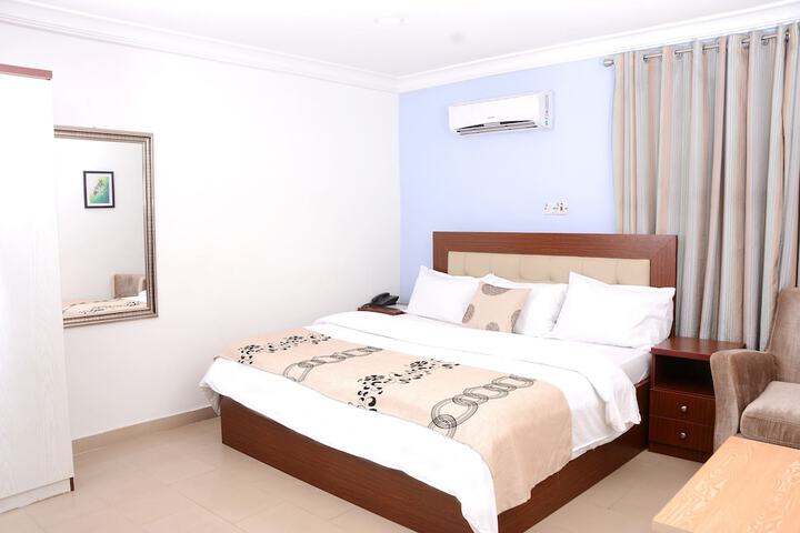 Room 7 of 25