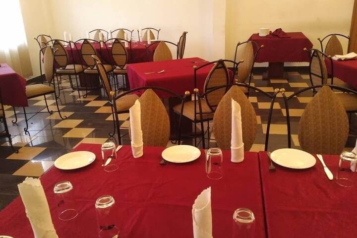 Dining 6 of 11