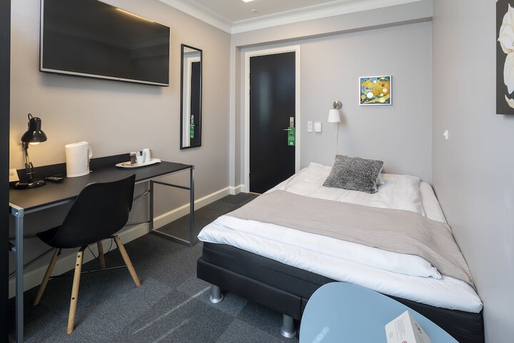 Room 15 of 83