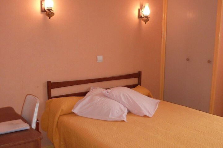 Room 2 of 25